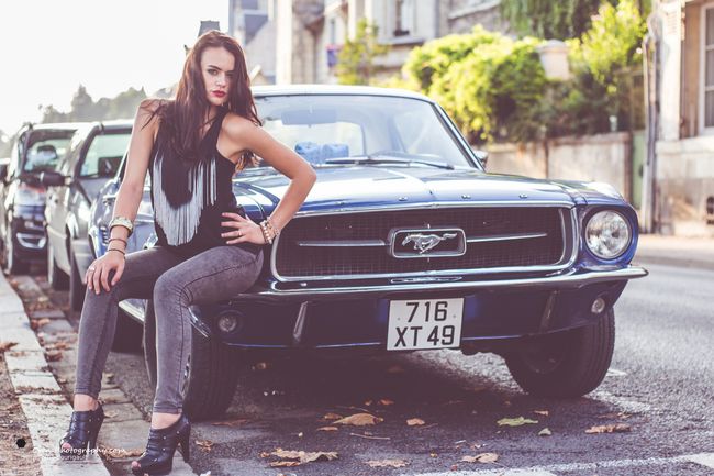 shooting-ford-mustang-collaboration-pose-contre-photo